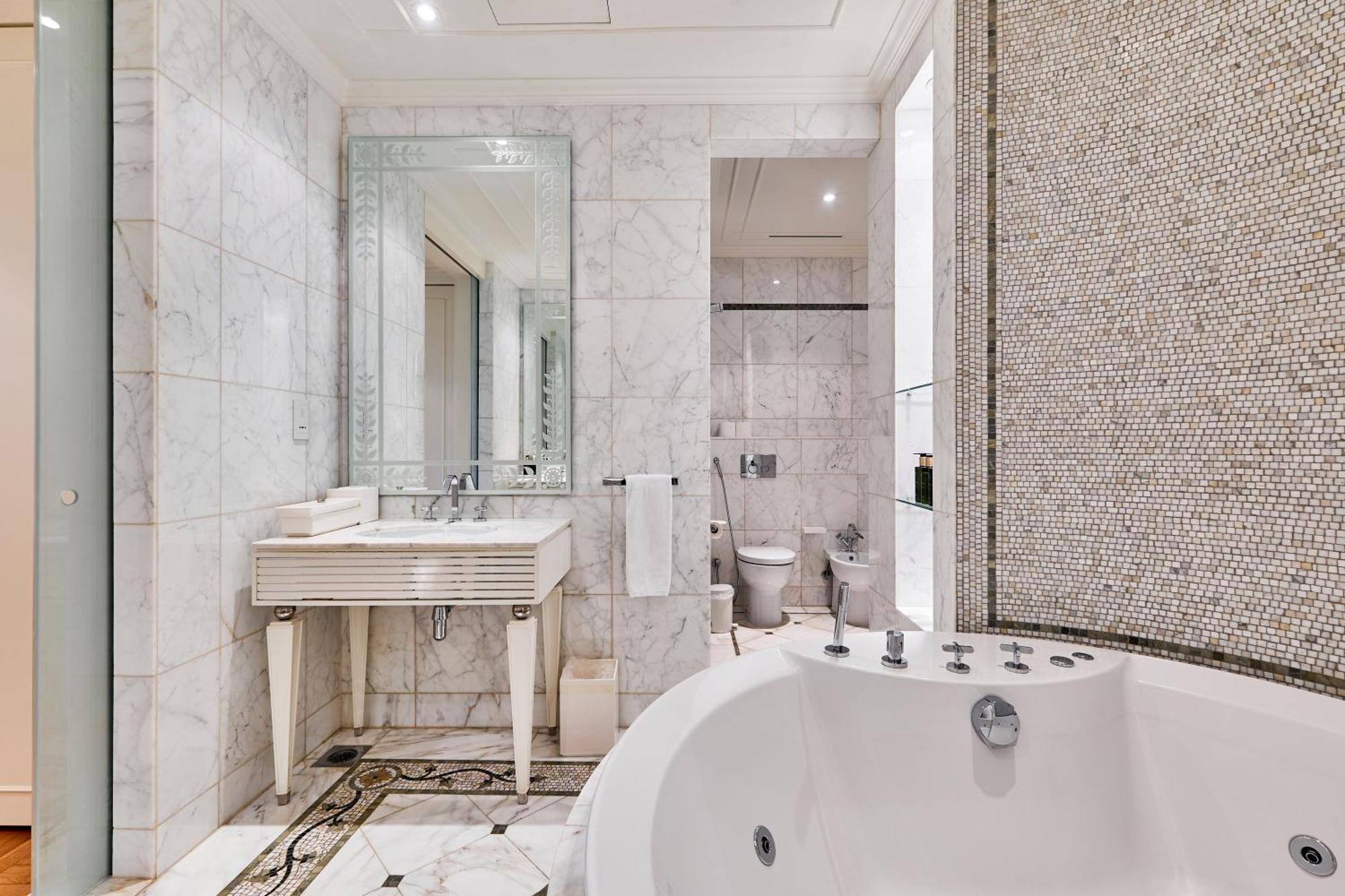 5 Star - 15 Min To Burj Khalifa & Dxb Apartment *